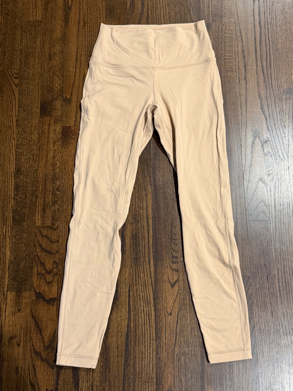 ⚫️ Lululemon Align High-Rise Pant
Contour
